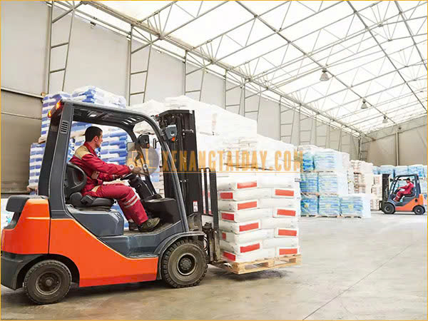 Sử dụng xe nâng trên mức công suất khiến động cơ nóng lên