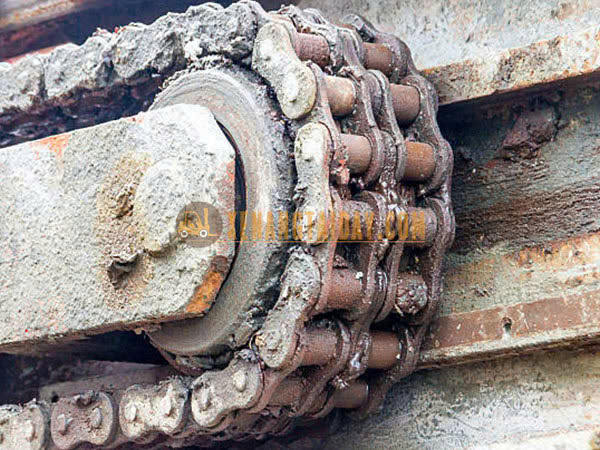 Xích có dấu hiệu bị mòn hoặc rỉ sét
