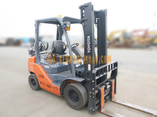 Xe nâng Xăng TOYOTA 02-8FG25