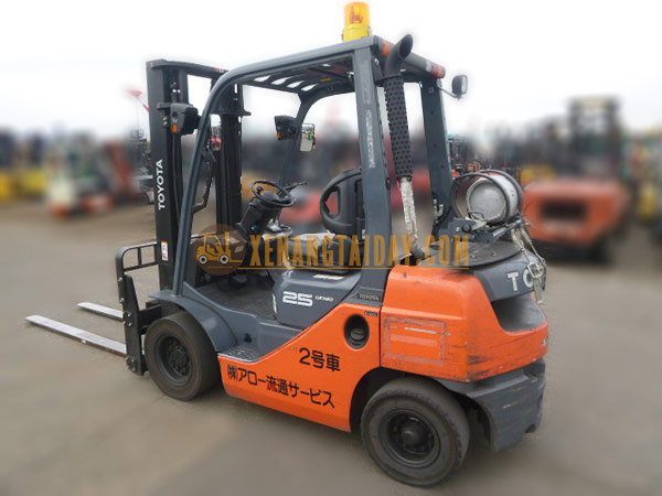 Xe nâng Xăng TOYOTA 02-8FG25