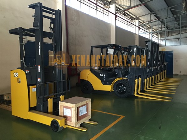 Hướng dẫn vận hành xe nâng điện đứng lái an toàn 2024