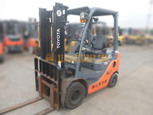 Xe nâng dầu TOYOTA 02-8FD15