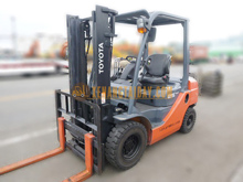 Xe nâng dầu TOYOTA 50-8FD25