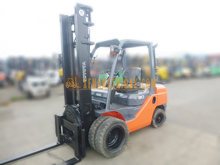 Xe nâng dầu TOYOTA 50-8FD30