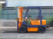 Xe nâng dầu TOYOTA 5FD18
