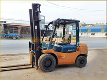 Xe nâng dầu TOYOTA 7FD30