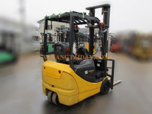 Xe nâng điện ngồi lái ba bánh KOMATSU FB15M-12