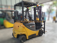 Xe nâng điện ngồi lái KOMATSU FB15-12