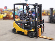 Xe nâng điện ngồi lái KOMATSU FB15-12