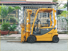 Xe nâng điện ngồi lái KOMATSU FB15-12