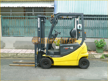 Xe nâng điện ngồi lái KOMATSU FB15-12