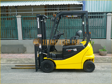 Xe nâng điện ngồi lái KOMATSU FB15-12