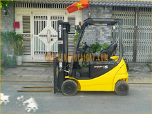 Xe nâng điện ngồi lái KOMATSU FB15-12