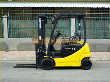 Xe nâng điện ngồi lái KOMATSU FB15-12