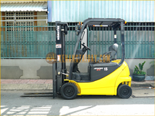 Xe nâng điện ngồi lái KOMATSU FB15-12