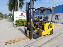 Xe nâng điện ngồi lái KOMATSU FB25-12