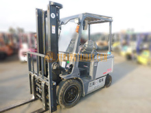 Xe nâng điện ngồi lái TCM FB30-7
