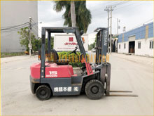 Xe nâng xăng Nissan J01M15
