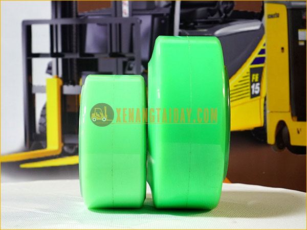 Bánh PU xe nâng điện đứng lái