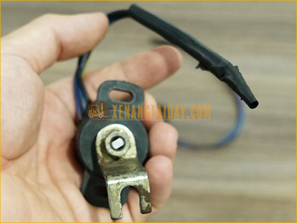 Cảm biến (chiết áp) nâng hạ, nghiêng ngả 3BA-61-52311 cho xe nâng điện ngồi lái KOMATSU