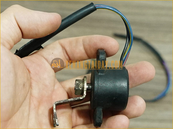 Cảm biến (chiết áp) nâng hạ, nghiêng ngả 3BA-61-52311 cho xe nâng điện ngồi lái KOMATSU