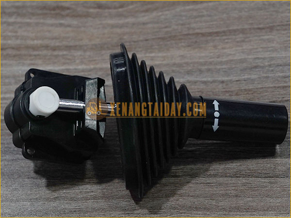Cần số tự động xe nâng dầu MITSUBISHI FD30NT