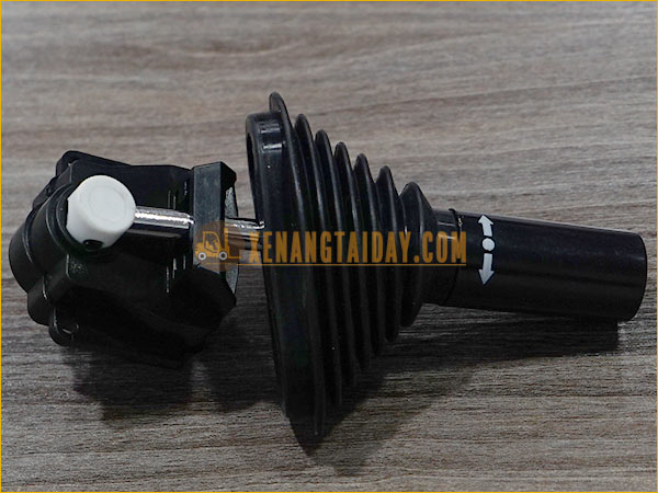Cần số tự động xe nâng dầu MITSUBISHI FD30NT