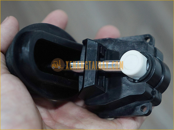 Cần số tự động xe nâng dầu MITSUBISHI FD30NT
