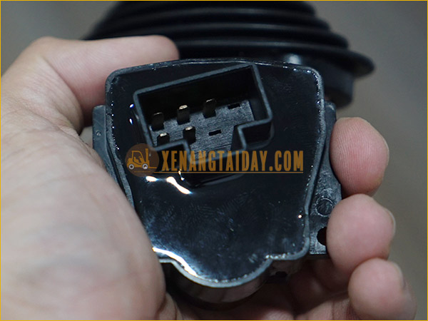 Cần số tự động xe nâng dầu MITSUBISHI FD30NT