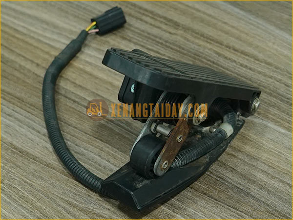 Chân ga điện tử COMESYS FZ3-114-381 xe nâng điện ngồi lái KOMATSU