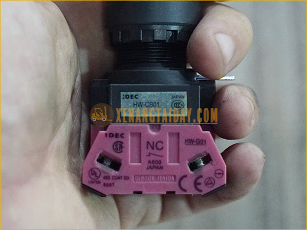 Công tắc khẩn cấp xe nâng điện