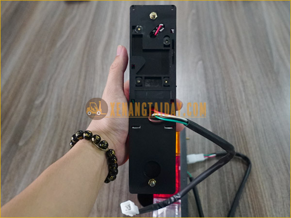 Đèn hậu xe nâng điện ngồi lái KOMATSU đời -11