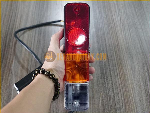 Đèn hậu xe nâng điện ngồi lái SHINKO đời -3