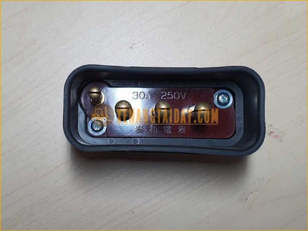 Giắc Điện 3 Pha Dương Và Âm 30A - 250V (Giắc Thẳng)