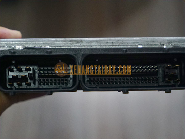 Hộp điều khiển động cơ ECU NISSAN MEC130-180