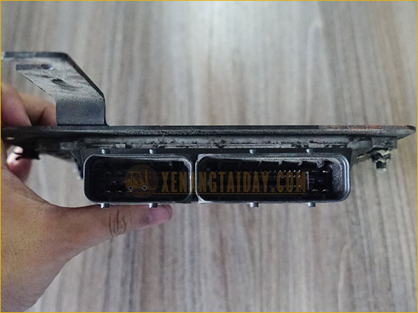 Hộp điều khiển động cơ ECU NISSAN MEC130-511