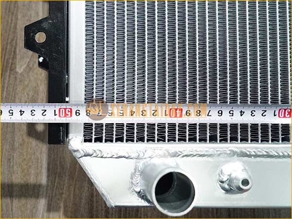 Két nước giải nhiệt động cơ xe nâng MITSUBISHI 1.5 tấn
