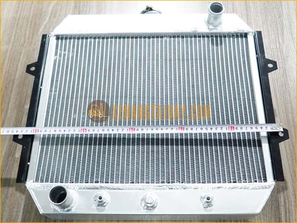 Két nước giải nhiệt động cơ xe nâng MITSUBISHI 1.5 tấn