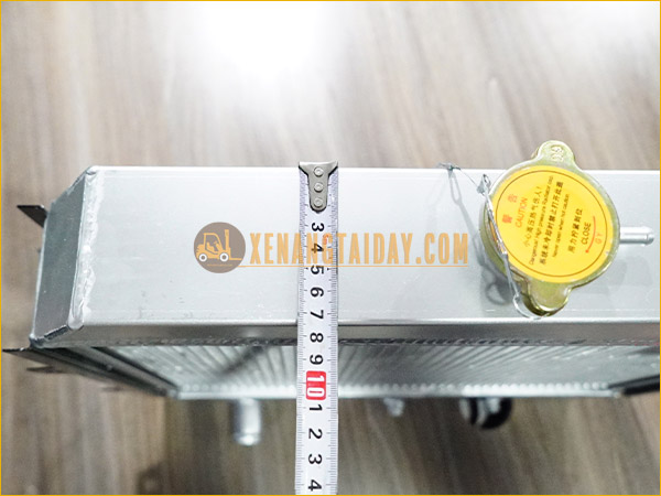 Két nước giải nhiệt động cơ xe nâng MITSUBISHI 1.5 tấn