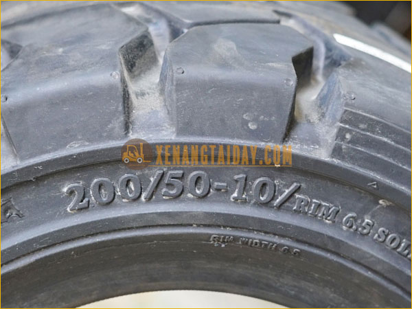 Lốp Đặc Xe Nâng KOMACHI 200/50-10 | Vỏ Xe Nâng Thái Lan Giá Rẻ