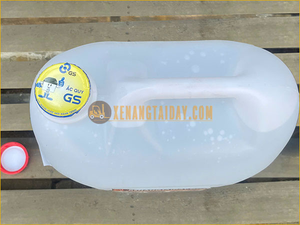 Nước cất cho bình điện (ắc quy) xe nâng điện