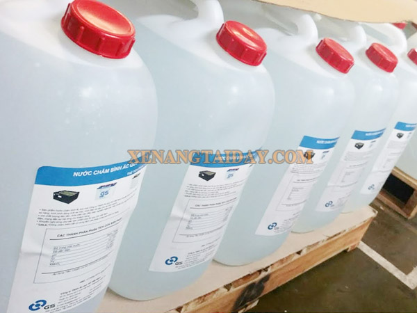Nước cất cho bình điện (ắc quy) xe nâng điện