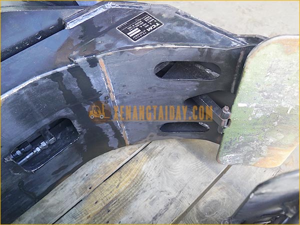 Phụ kiện Kẹp tròn Xe nâng