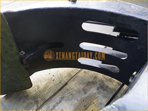 Phụ kiện Kẹp tròn Xe nâng