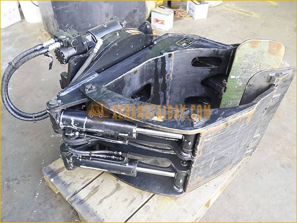 Phụ kiện Kẹp tròn Xe nâng