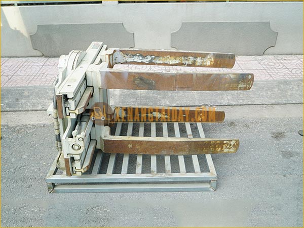 Phụ kiện Mâm xoay + Kẹp vuông Xe nâng
