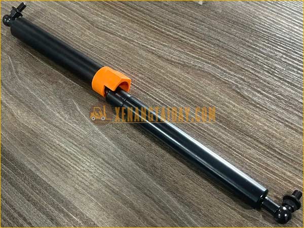 Ty giữ nắp capô xe nâng