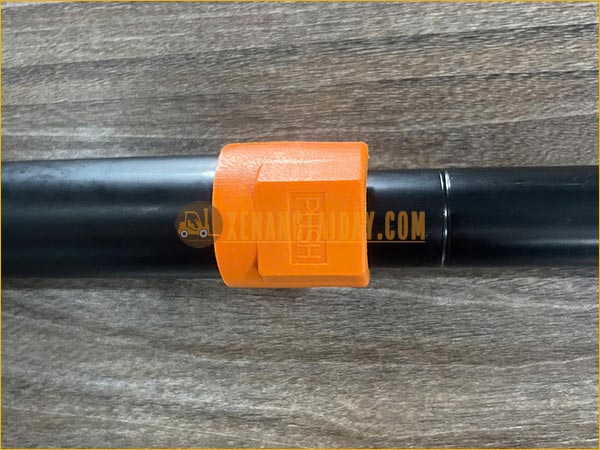 Ty giữ nắp capô xe nâng