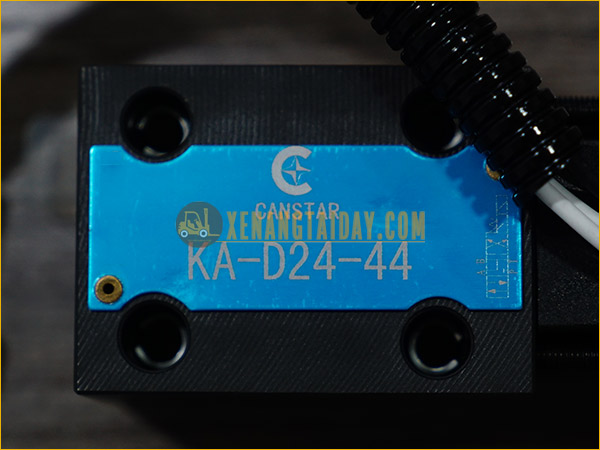 Van solenoid chuyển số 24V hiệu CANSTAR model KA-D24-44