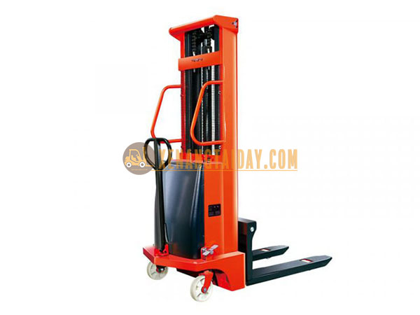 Xe nâng bán tự động CTD 1 tấn